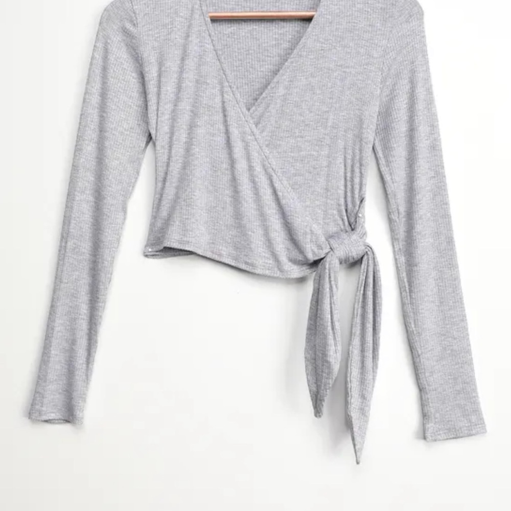 Lulu's Gray Long Sleeve Tie Front Crop Blouse